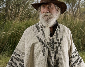 Argentine Poncho 100% Wool - Pure Sheep's Wool, Antique Style - Pampa Design - Heavy Winter Cape - Hand-Fringed - Natural & Black