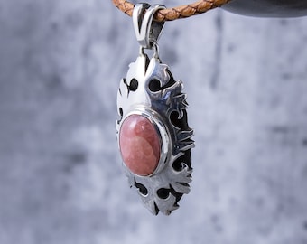 Silver pendant with "rhodochrosite". Silver pendant with rhodochrosite, Argentina's national stone. Handmade by Argentine goldsmiths.