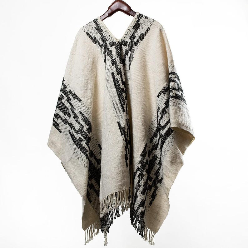 Argentinsk poncho 100% ull - ren fårull, antik stil - pampadesign - kraftig vinterkappa - handfransad - naturlig & svart bild 7