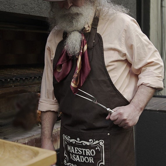 Delantal para asador de cuero. Delantal "maestro asador de cuero". Original diseño de delantal de cuero para el asador. Hecho en Argentina.
