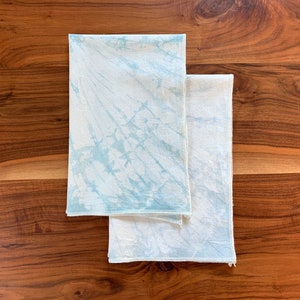 Set of 2 Blue And White Tie Dye Swirl Tea Towels Napkins Dish Kitchen