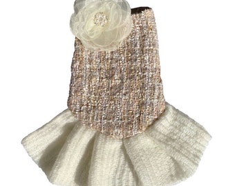 Costume de chien Pompadour, robe de chien élégante, costume de chien blanc, robe de chien tricotée, robe de chien beige, robe de chien chaude