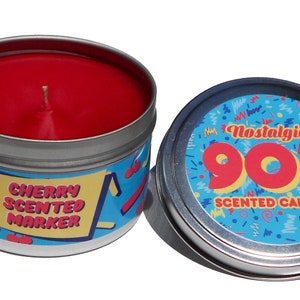Vela perfumada con aroma a cereza de los años 90. Una vela genial. Un regalo único.