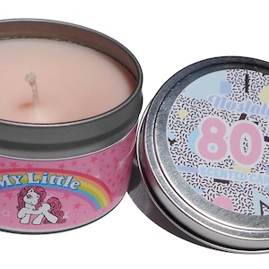 Vela perfumada nostálgica de los años 80 con la temática de My Little Pony. Una vela genial. Un regalo único.