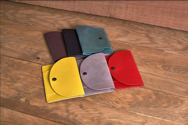 Cartera de viaje de cuero personalizada, 6 colores diferentes, tarjetero de viaje hecho a mano, regalo para hombre y mujer, funda para pasaporte imagen 2