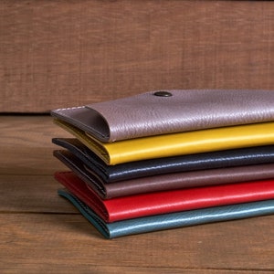 Cartera de viaje de cuero personalizada, 6 colores diferentes, tarjetero de viaje hecho a mano, regalo para hombre y mujer, funda para pasaporte imagen 4