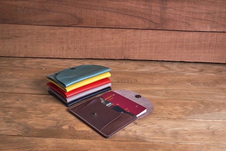 Cartera de viaje de cuero personalizada, 6 colores diferentes, tarjetero de viaje hecho a mano, regalo para hombre y mujer, funda para pasaporte imagen 7