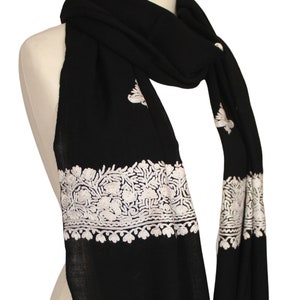 Mantón bordado negro, bufanda de lana negra, bufanda de lana mujer, regalo del día de la madre, regalo para mamá.