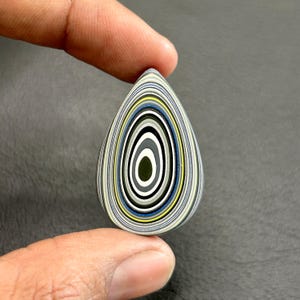 Cabochon Fordite coloré multicolore de qualité de qualité Fordite AAA pour la fabrication de pendentifs code 17