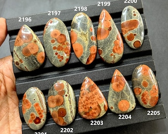 Cabochão de jaspe papoula natural. Pedra preciosa solta de jaspe papoula, feita à mão. Cabochão de jaspe papoula semiprecioso.