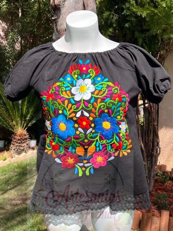 Blusa Daisy Bordada Hermosa Con Manga Corta, Short Sleeve Blouse