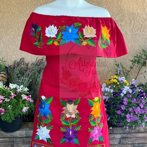 All sizes**Vestido Camila con bordado hermoso estilo campesina, gorgeous flower embroidery on Mexican off the shoulder dress