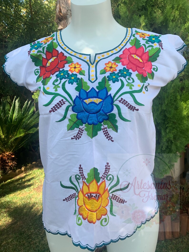 Blusa REYNA hermosa con bordado muy elegante, beautiful blouse with amazing elegant embroidery image 2