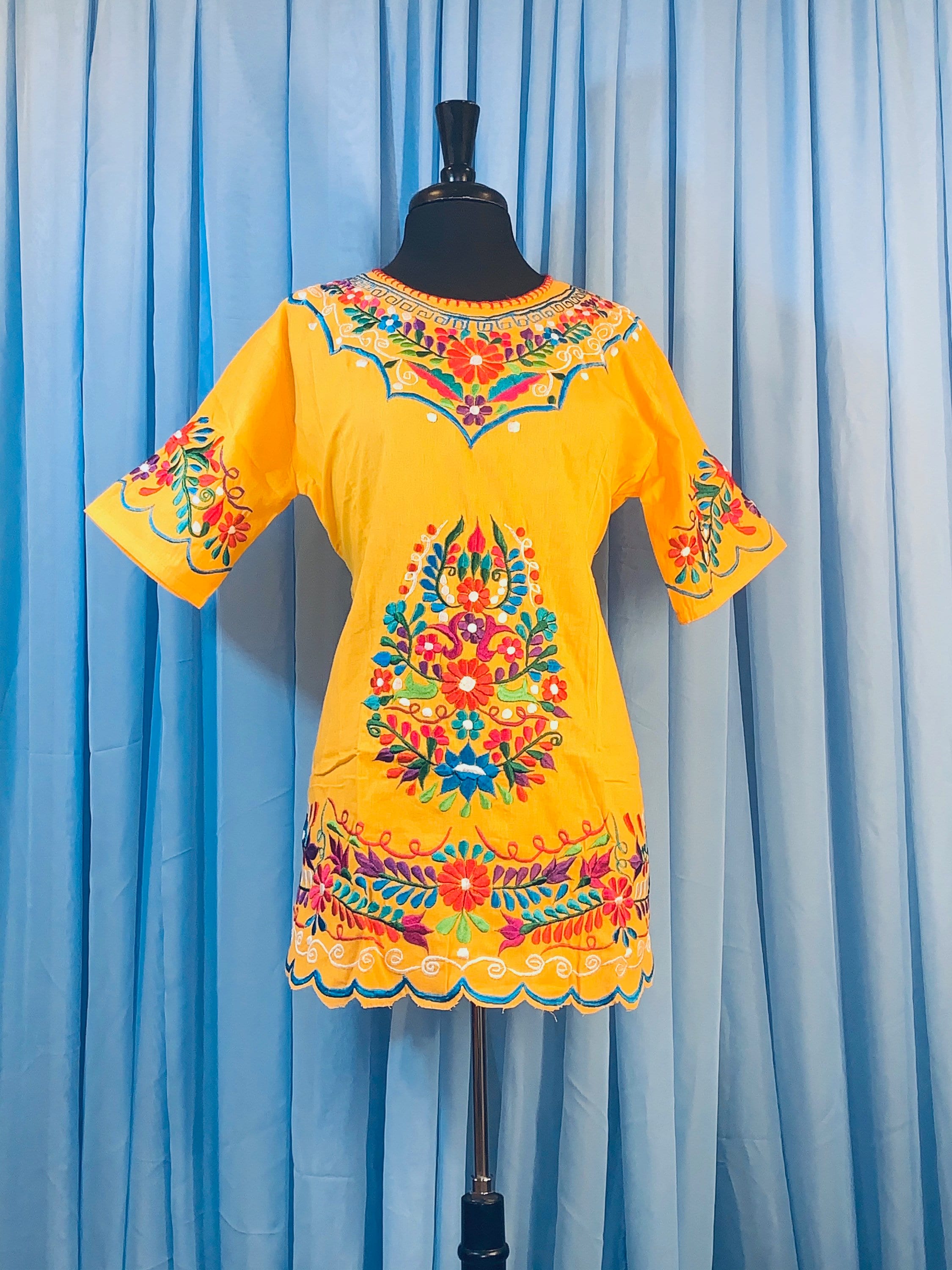 farm rio embroidered maxi dress 4130880890038_009_c4_2400x.jpg?v=1656109101 main image 0