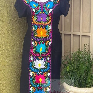 Vestido Victoria con bordado multicolor,vestido bordado largo, beautiful long tie up dress with gorgeous design