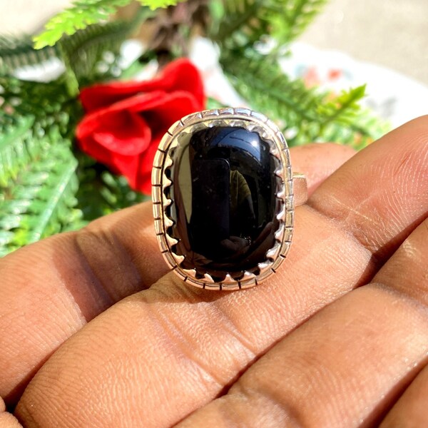 Coussin en onyx noir, bague en argent artisanale, bague en argent, accessoire élégant pour tenue moderne, cadeau de Noël original pour créateur de mode