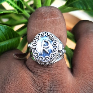 Anillo de veneno con letra, anillo de veneno con nombre personalizado, joyería de plata de ley 925, joyería con letras de la A a la Z, regalo de Navidad para personas especiales
