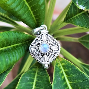 Beautiful Moonstone Locket Poison Pendant, 925 Sterling Silver Handmade Necklace, Compartment Pendant, Unique Christmas Gift for Everyone