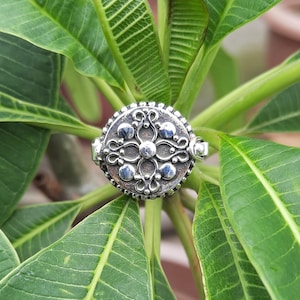 Solid Silver Poisoner Ring, Handmade 925 Sterling Silver Secret Compartment Locket Antique Pill Box Ring Christmas Day Gift For Every