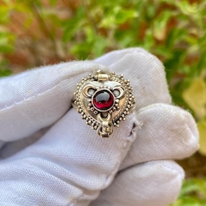 Natural Garnet Poison Ring, Handmade 925 Sterling Silver Locket Antique Poisoner Ring, Compartment Pill Box Jewellery, Christmas Day Gifted