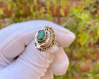 Cutting Emerald Sterling Silver Plated Pill Box Ring: Secret Message Locket