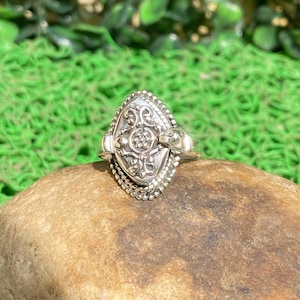 Solid Silver Poisoner Ring, Handmade 925 Sterling Silver Secret Compartment Locket Antique Pill Box Ring Christmas Day Gift For Every