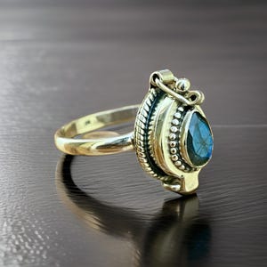 Labradorite Locket Ring: 925 Sterling Silver Poisoner Ring