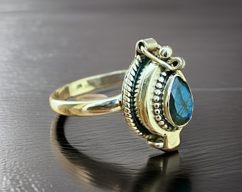 Labradorite Locket Ring: 925 Sterling Silver Plated Poisoner Ring