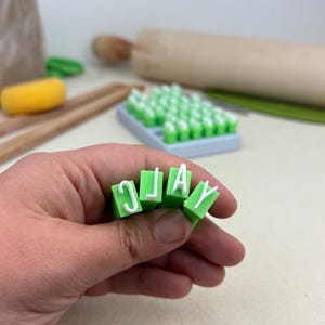 Juego de sellos de cerámica Juego de sellos de alfabeto en mayúsculas pequeñas para arcilla Nombres en arcilla Herramientas para artistas Herramienta de cerámica Regalo para alfarero Sello profundo