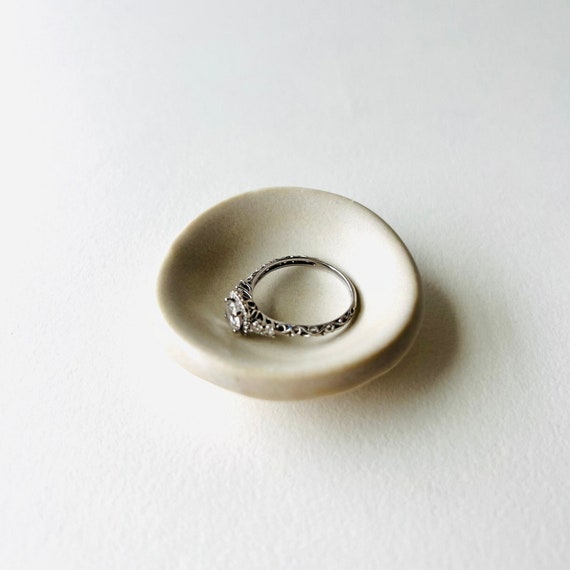 Tiny cheap ring dish