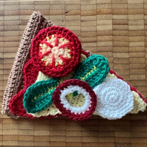 Gehäkelte Pizzacke, 9 Teile, Spiel-Essen-Set für Kinderküche, Küchenspielzeug-Zubehör, Amigurumi, Baumwollgarn handgefertigt