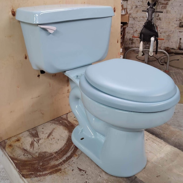 Blue Toilet Universal Rundle vintage bathroom