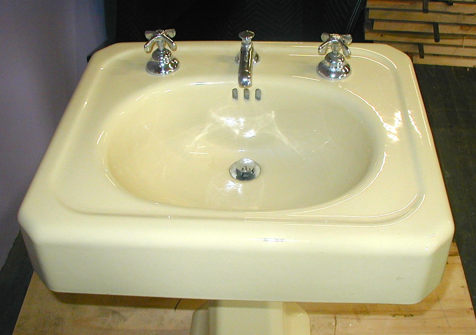 yellow pedestal bathroom sink