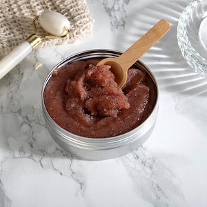 CRANBERRY SPICE SCRUB 130g mit Zimt, Cranberry, Mangobutter & Beerenwachs Bild 4