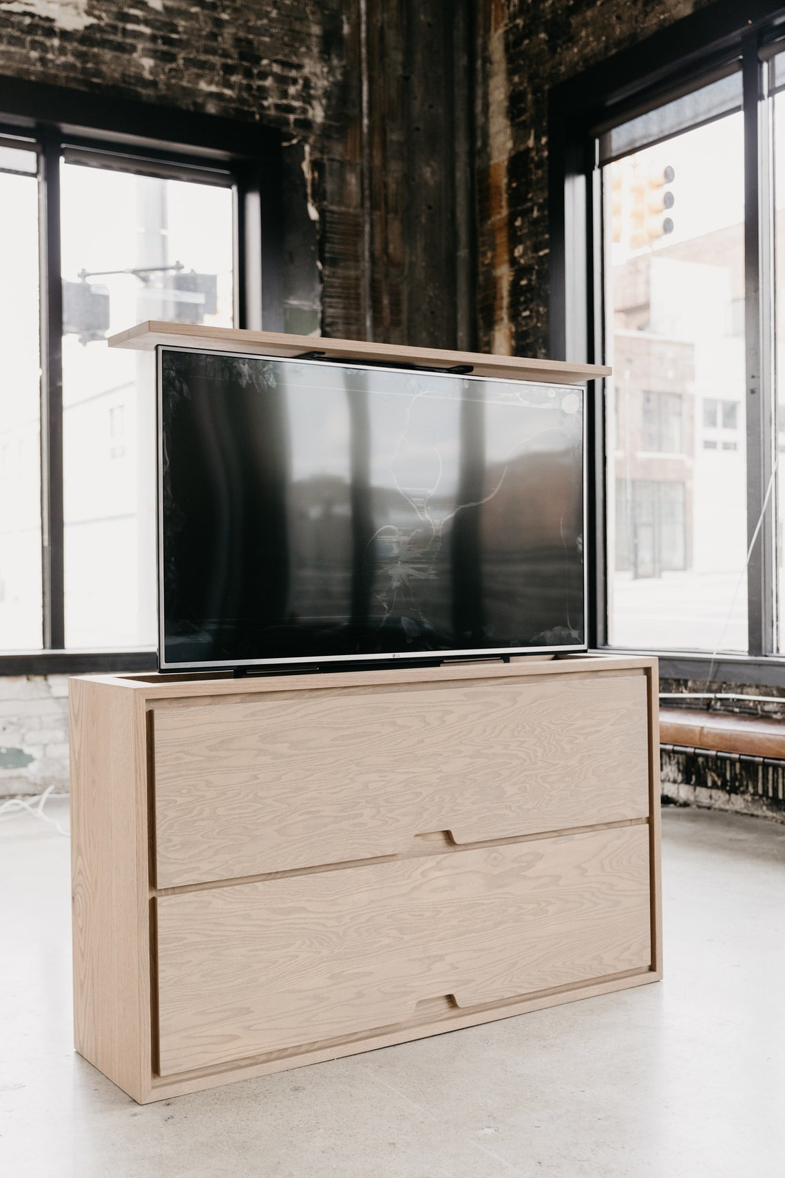 LYRA Hidden Popup TV Light White Oak End of Bed TV