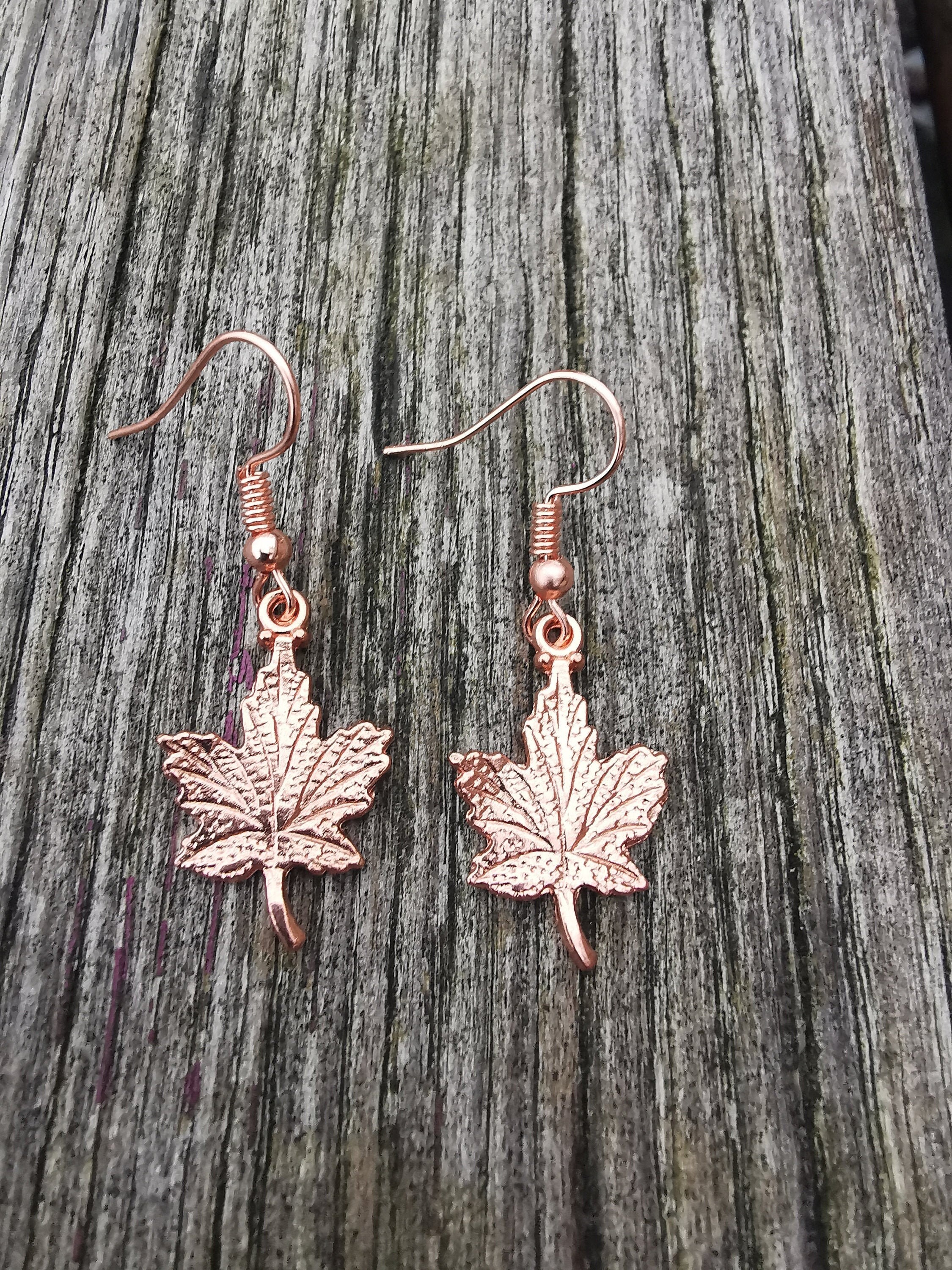 New Good Cause Rose Gold Earring with a Ahorn Leaf Charm