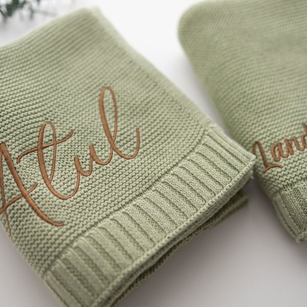 Couverture pour bébé en tricot personnalisée | Cadeau broderie pour baby shower | Couverture pour poussette | Cadeau pour nouveau-né avec monogramme | Tricot de coton doux bleu