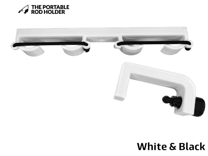 K&ouml;nnte beinhalten: Ein wei&szlig;er, tragbarer Rutenhalter mit vier runden Schlitzen und schwarzen elastischen Schn&uuml;ren, begleitet von einer wei&szlig;en C-Klemme mit einem schwarzen Feststellknopf. Der Text THE PORTABLE ROD HOLDER und White & Black ist sichtbar.