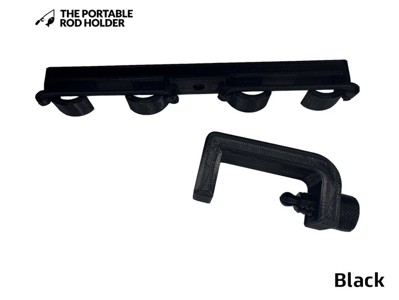 K&ouml;nnte beinhalten: Ein schwarzer, tragbarer Rutenhalter bestehend aus einer horizontalen Stange mit vier runden Clips und einer separaten C-Klemme mit Feststellschraube. Der Text THE PORTABLE ROD HOLDER und das Wort Black sind im Bild zu sehen.