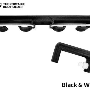 K&ouml;nnte beinhalten: Ein schwarzer, 3D-gedruckter, tragbarer Rutenhalter mit vier runden Clips und wei&szlig;en elastischen Schn&uuml;ren, begleitet von einer schwarzen C-Klemme mit wei&szlig;em Drehknopf. Der Text THE PORTABLE ROD HOLDER und Black & White sind abgebildet.