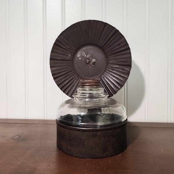 Rustic Vintage Wall Mounted Oil Lamp With Reflector