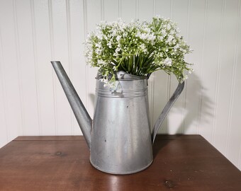 Vintage Metal Watering Can - Galvanized Watering Can - Farmhouse Décor - Porch Décor