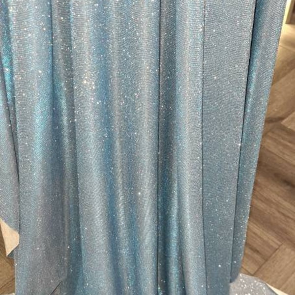 1m. Tissu de robe de soirée de mariage étincelant au clair de lune bleu bébé de 58 pouces de large. Prix au mètre