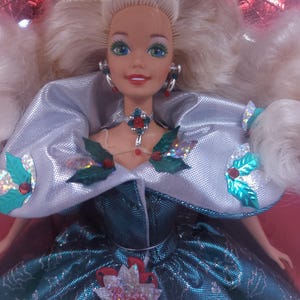 Barbie Doll - 1995 Happy Holidays Barbie (Mattel) - Special Edition, New in Box
