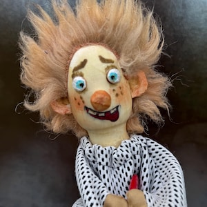 Handmade Character Puppet – Unique Wooden-Textile Hand Puppet with Expressive Face – Ideal for Theater, Kids, or Collectors