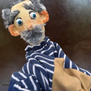 Handmade Character Puppet – Unique Wooden-Textile Hand Puppet with Expressive Face – Ideal for Theater, Kids, or Collectors