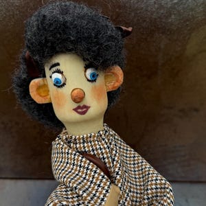 Unique Wooden-Textile Hand Puppet with Expressive Face – Handmade Character Puppet – Ideal for Theater, Kids, or Collectors