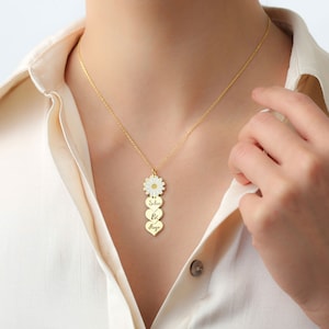 Three Names Necklace, Dainty Necklace, Three Hearts Necklace, chrysanthemum flower, Mother&#39;s Day Gift, Personalized Jewelry, Bridesmaid Gift