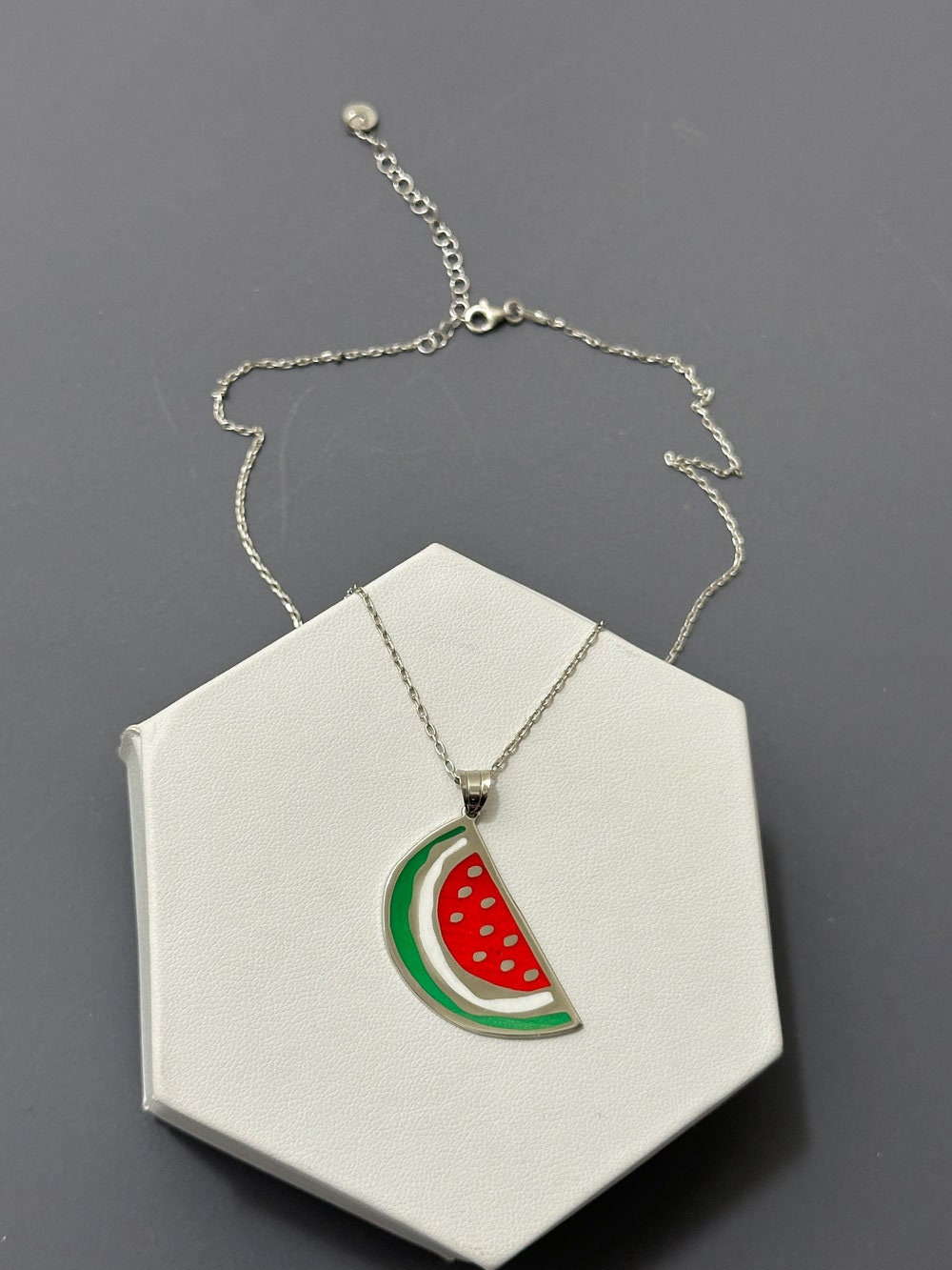 Collana Con Ciondolo Anguria Palestina – Gioiello In Acciaio Colorato Simbolo Di Pace - 4