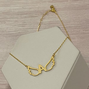 Collar con inicial y alas, collar con inicial, joyería con inicial personalizada, collar con letras personalizado, regalos para el día de la madre, regalo de Navidad
